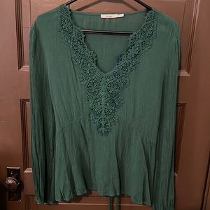 Women’s XL green long sleeve top